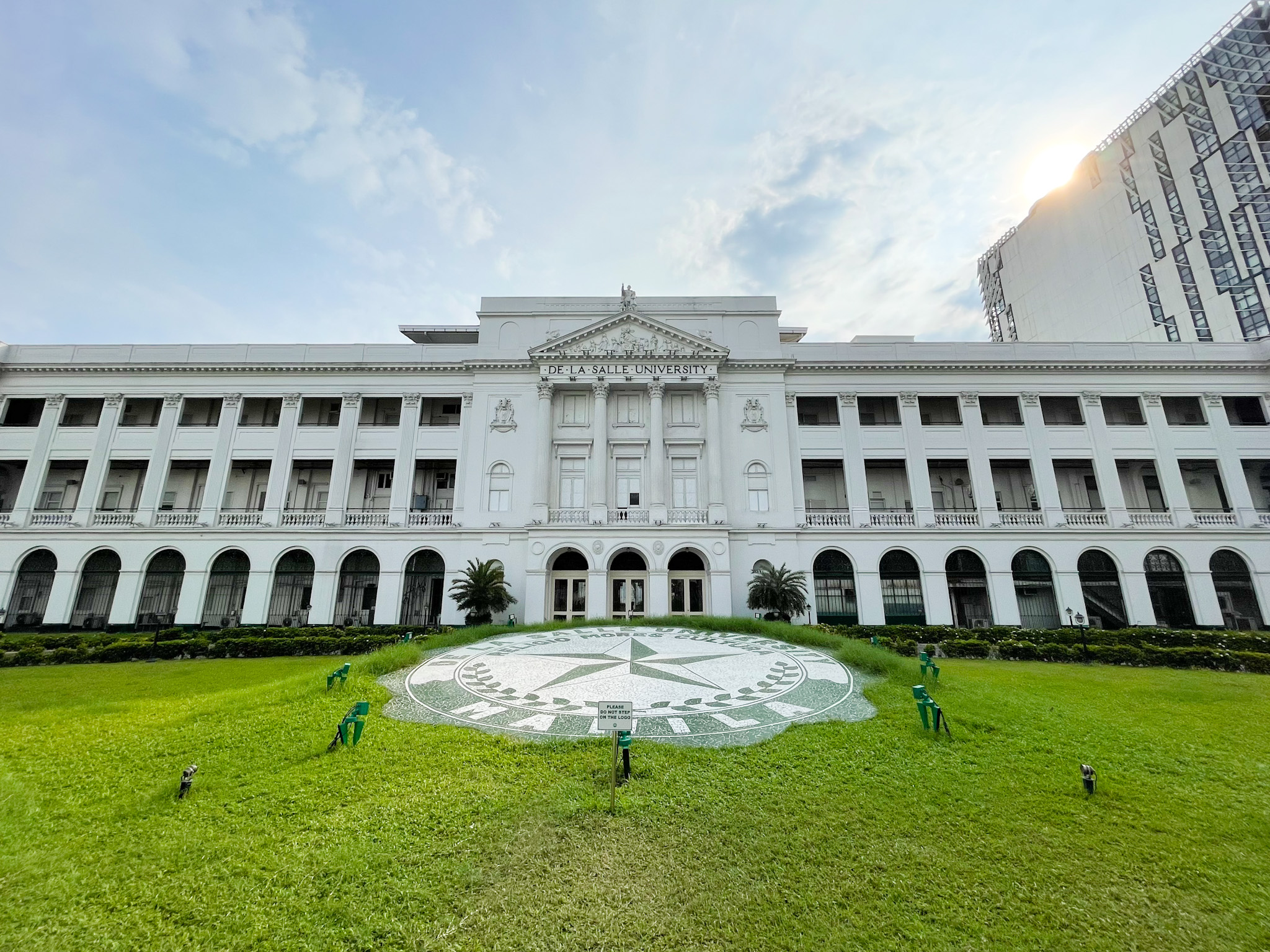 De La Salle University (DLSU)