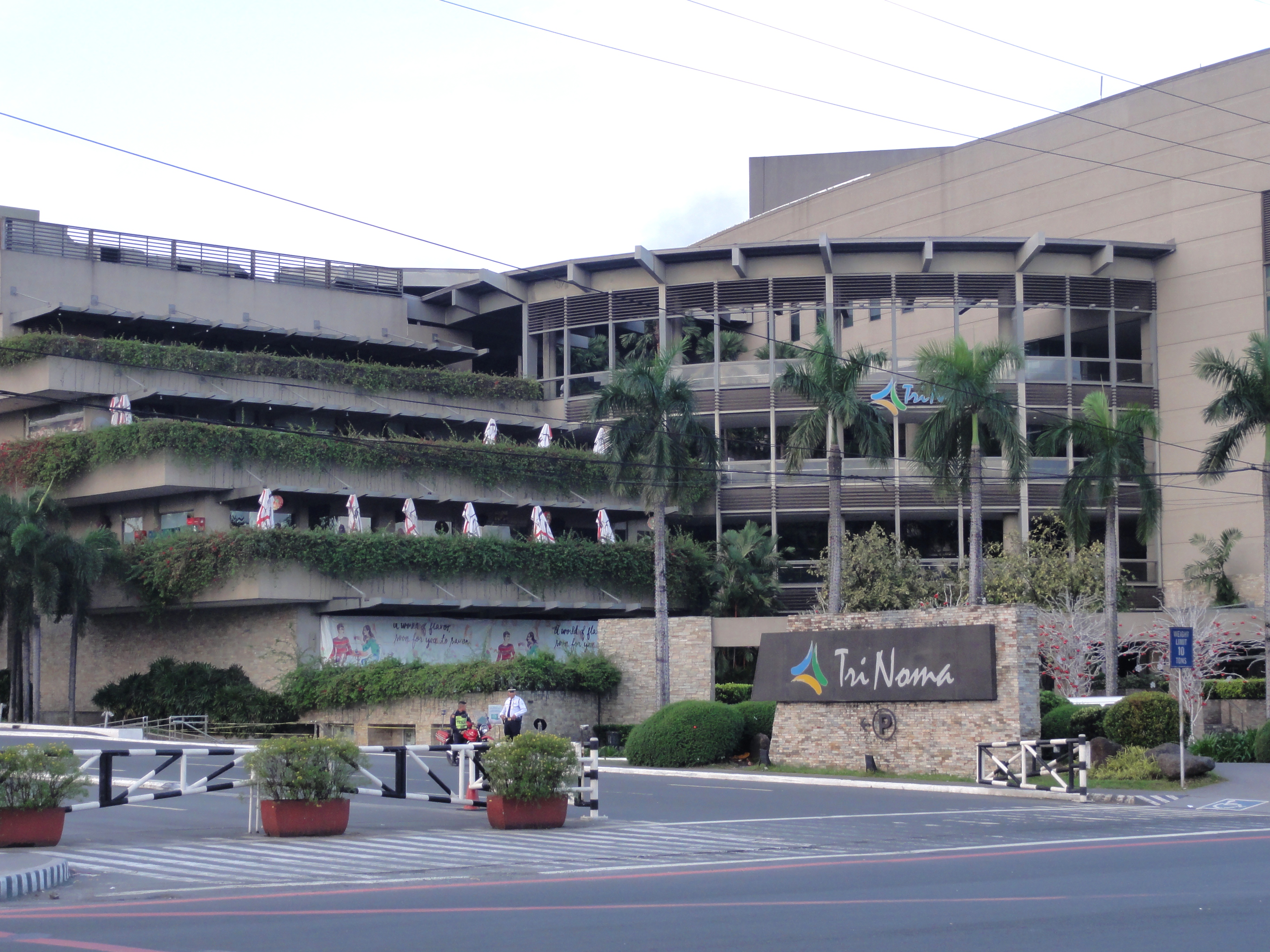 TriNoma